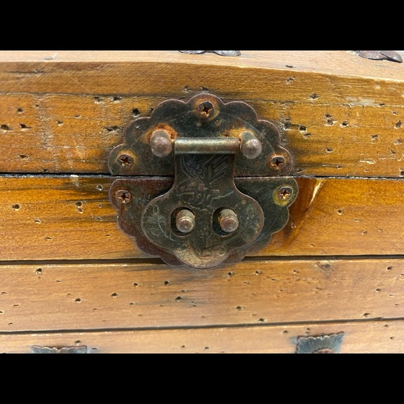 Authentic Indian Chest Decor - Picture 6 of 6